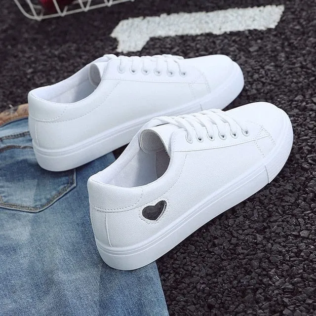2022 Autumn Woman Shoes PU Leather Ladies Breathable Cute Heart Flats Casual Shoes White Sneakers
