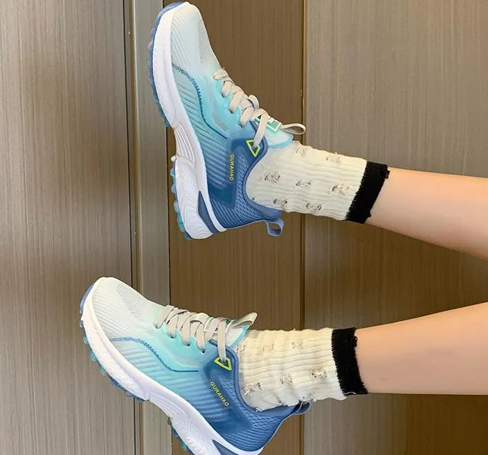 Fly Weaving Comfortable Light Sneakers