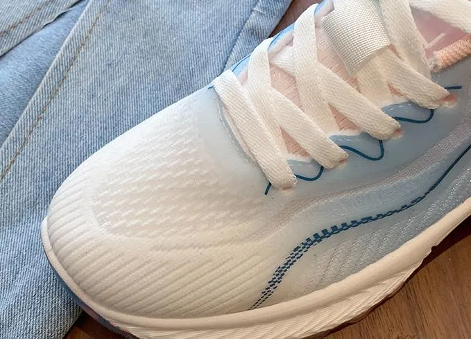 Fly Weaving Comfortable Light Sneakers