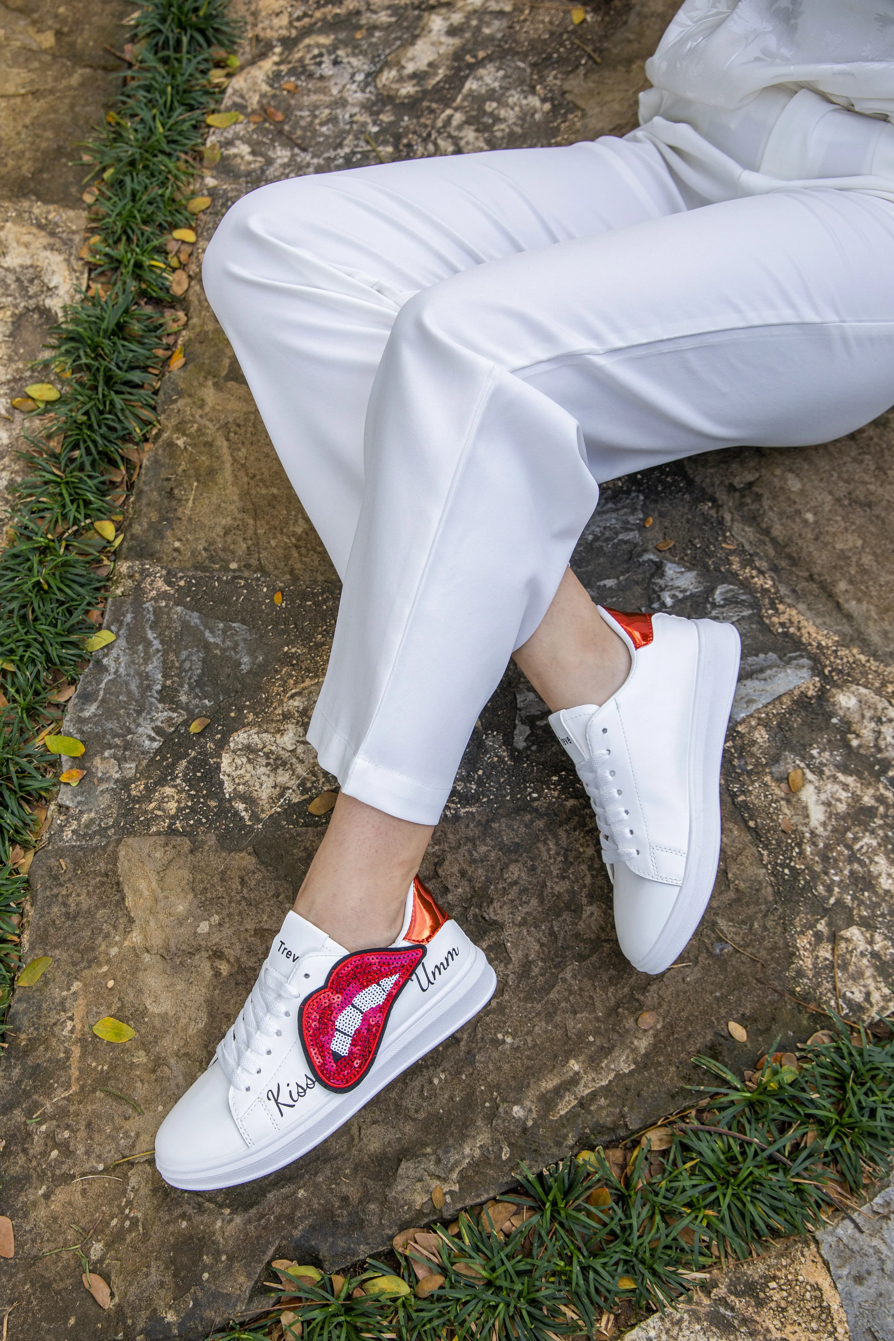 TREVE ARYANA SNEAKERS