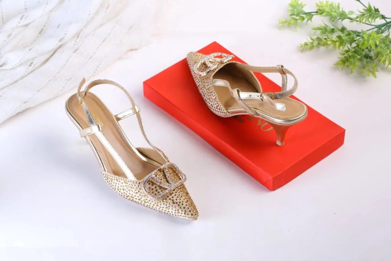 VLOGO SIGNATURE PUMPS - GOLDEN