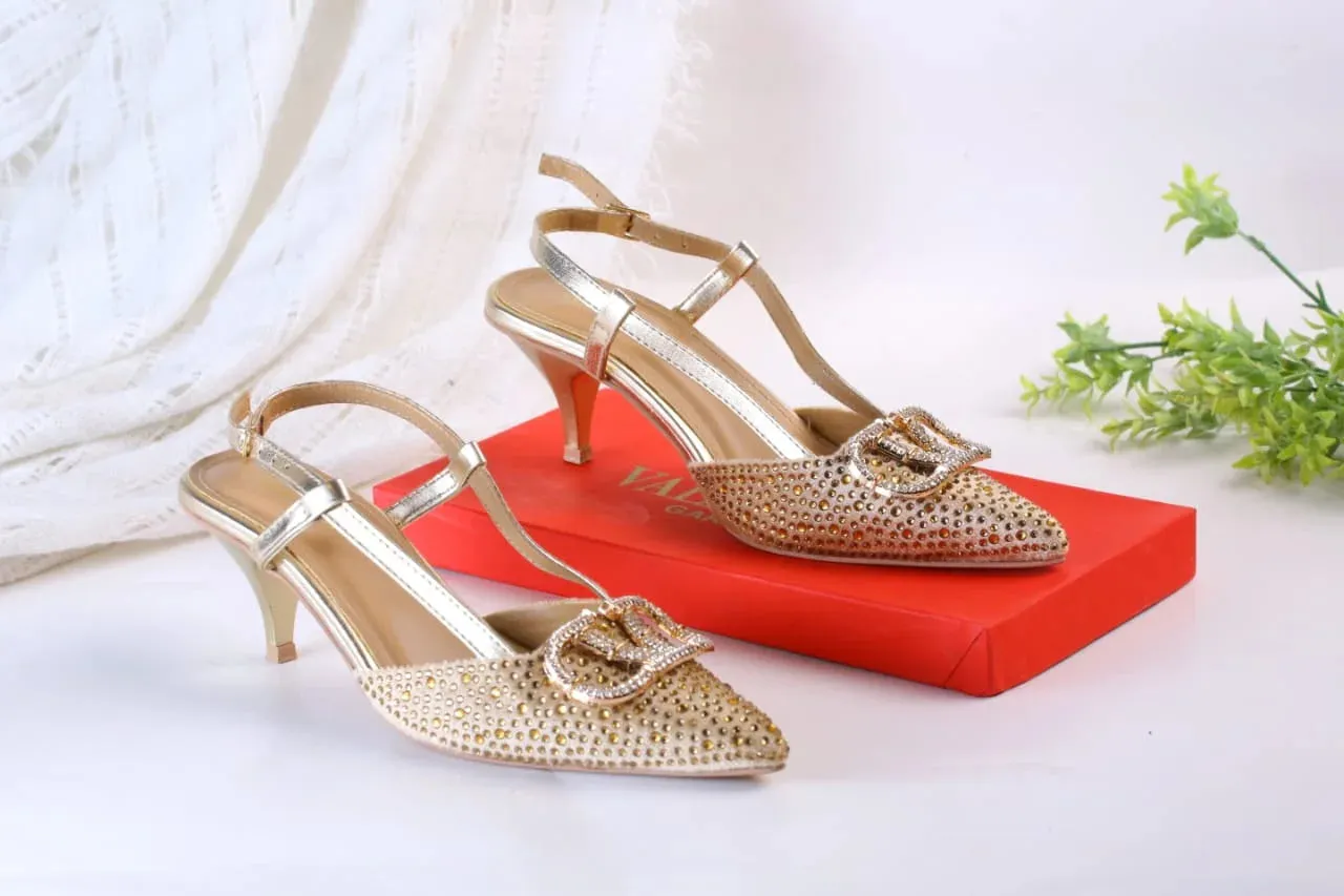 VLOGO SIGNATURE PUMPS - GOLDEN